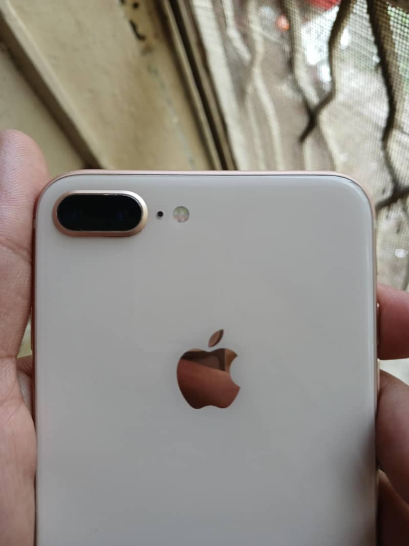 Apple iPhone 8 Plus 1