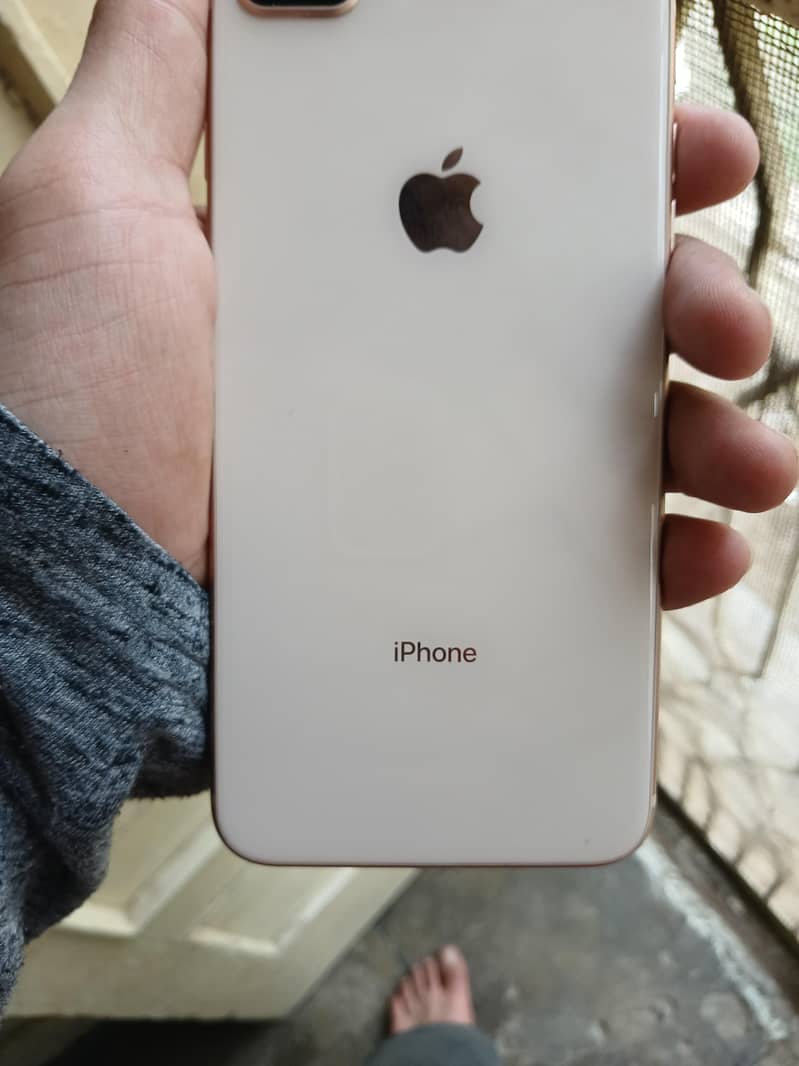Apple iPhone 8 Plus 2