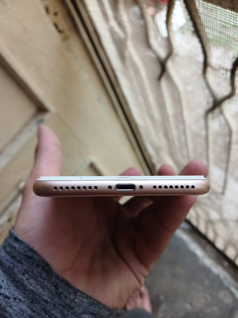Apple iPhone 8 Plus 4