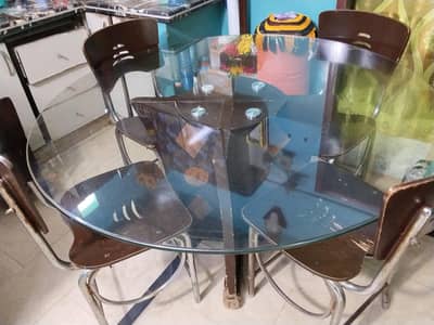 Dining table with 4 chairs 