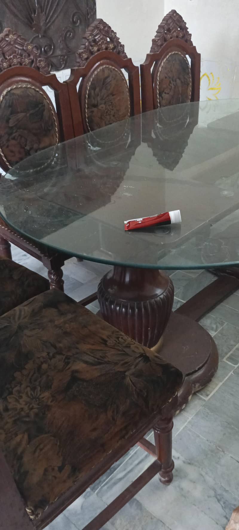 dining table and chairs 0