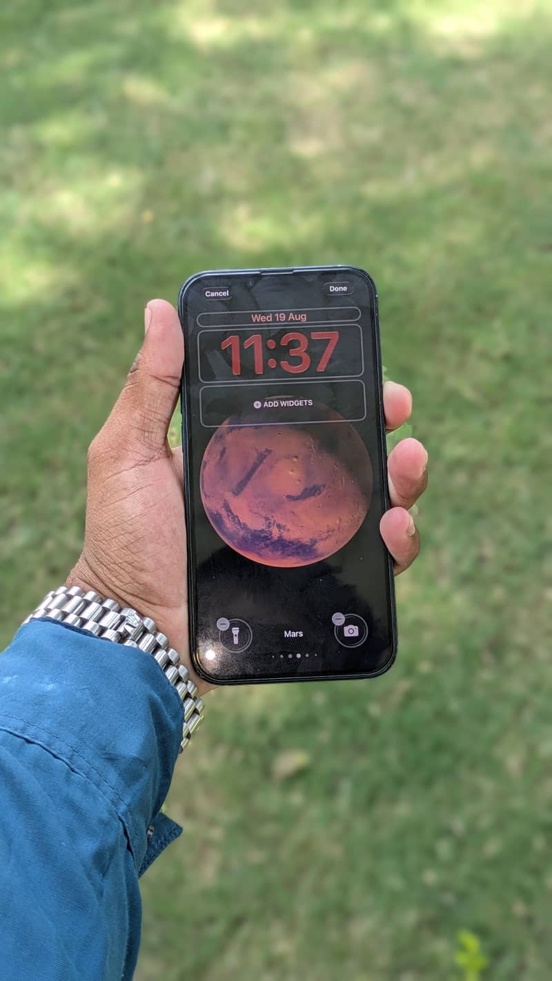 Apple iPhone 13 0