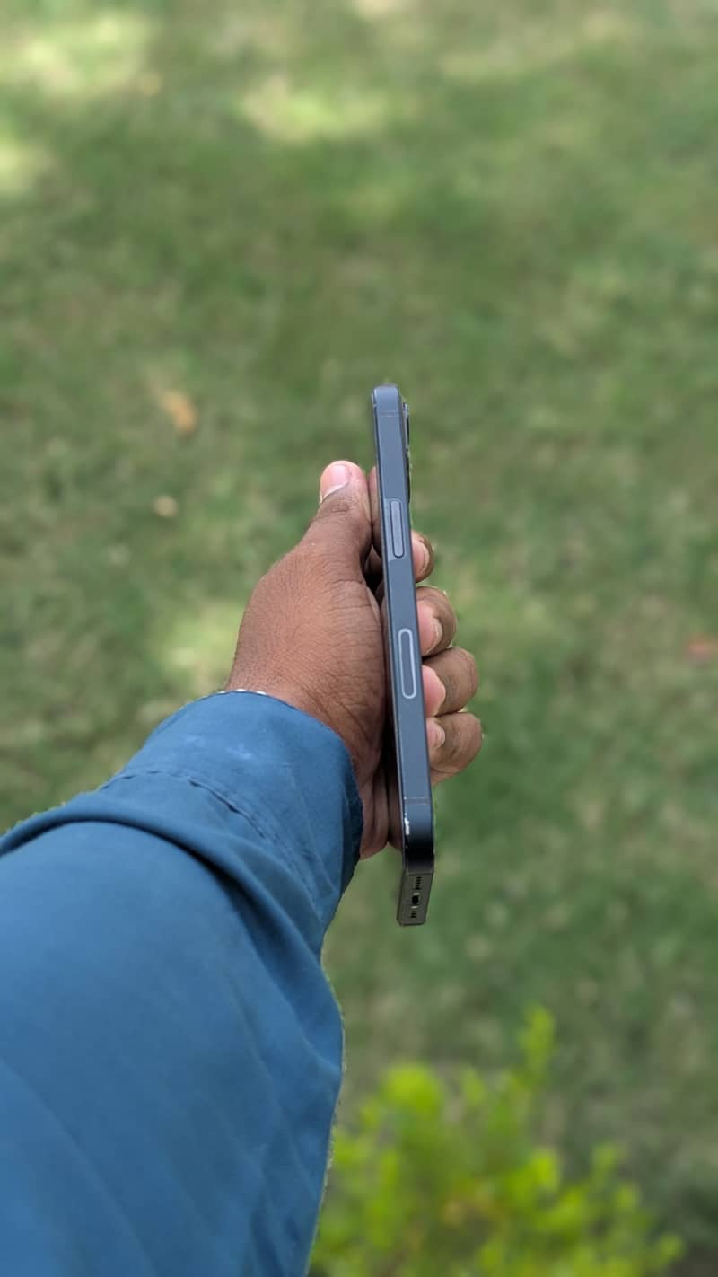 Apple iPhone 13 3