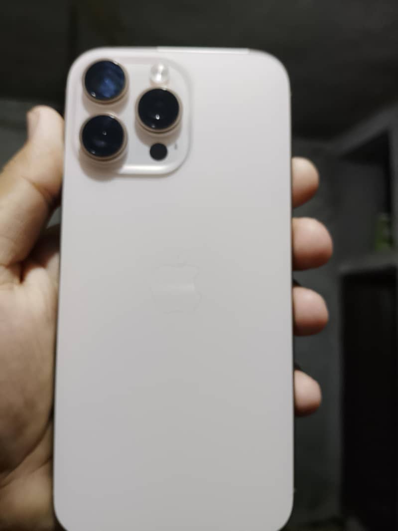Apple iPhone 16 Pro Max 0