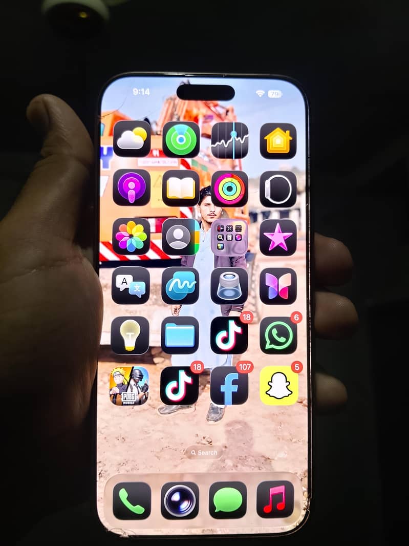 Apple iPhone 16 Pro Max 1