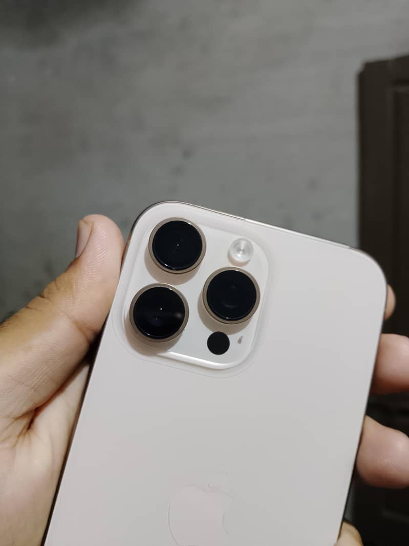 Apple iPhone 16 Pro Max 5