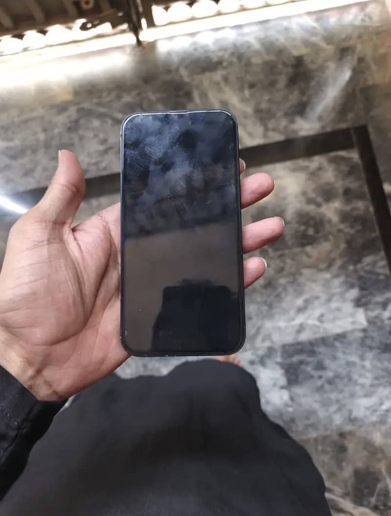 Apple iPhone 13 1