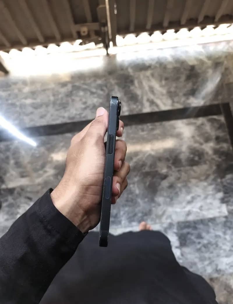 Apple iPhone 13 5