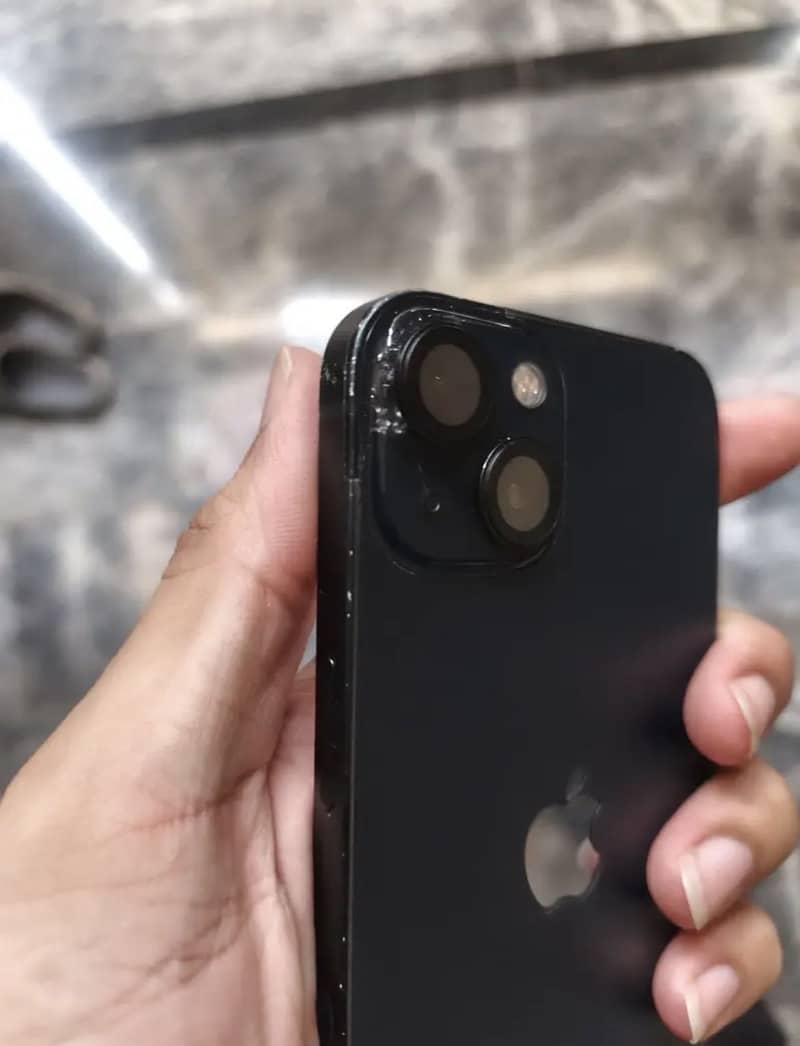 Apple iPhone 13 6