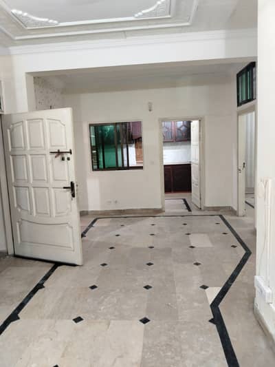 Two bedrooms unfurnished flat available for rent in E11 4