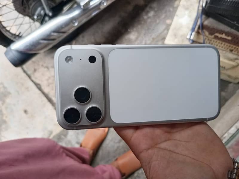 iPhone 17 pro max 0