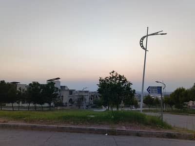 Bahria Town Phase 8 - Sector F-1 10 Marla Residential Plot Up For sale