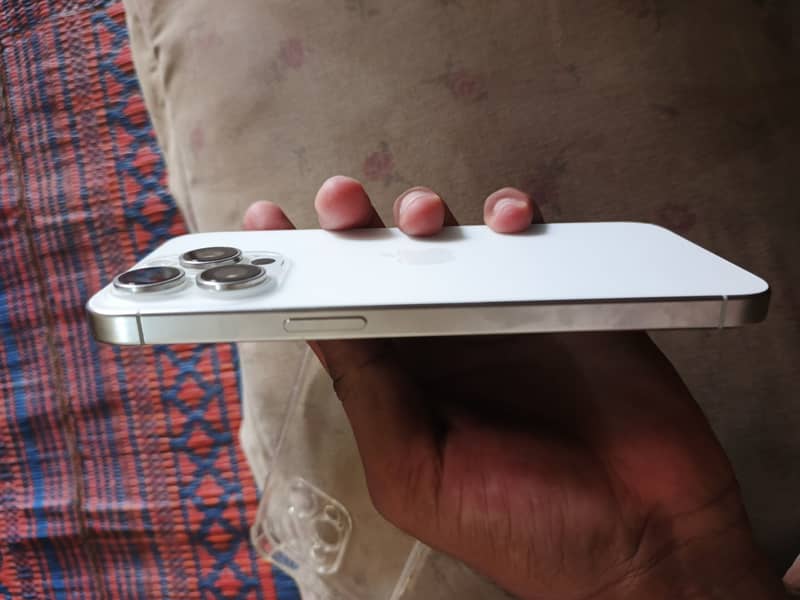 Apple iPhone 15 Pro Max 2