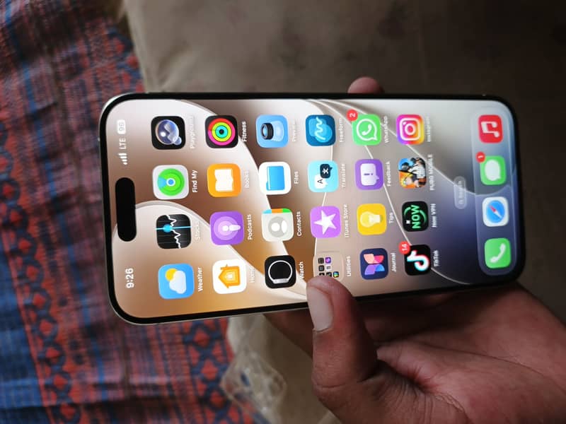 Apple iPhone 15 Pro Max 4