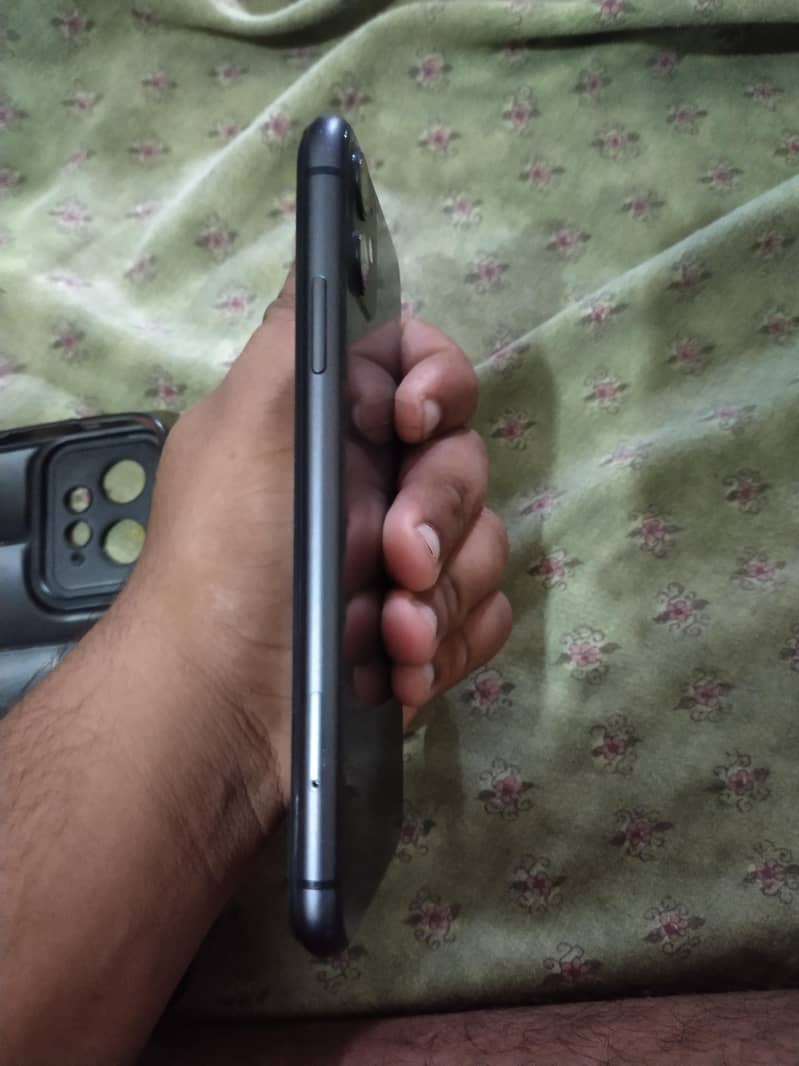 Apple iPhone 11 3