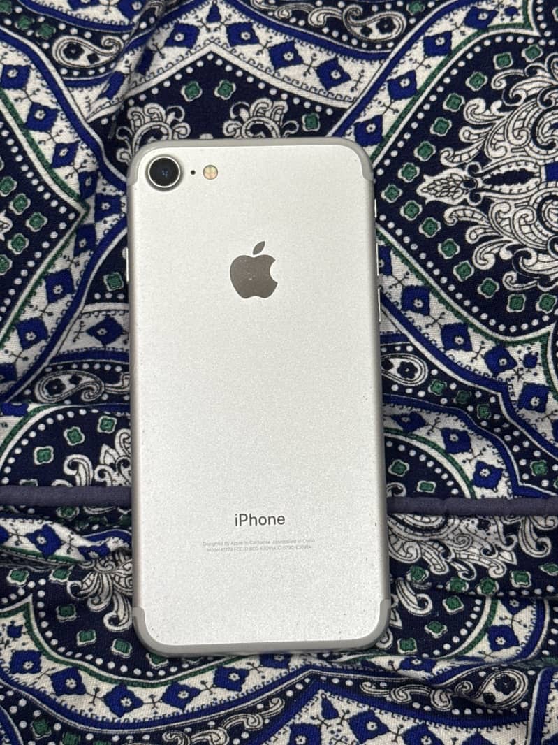 Apple iPhone 7 0