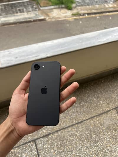 Apple iPhone 16e