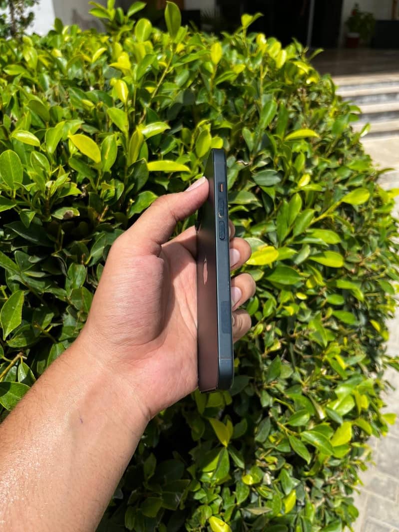 Apple iPhone 14 3