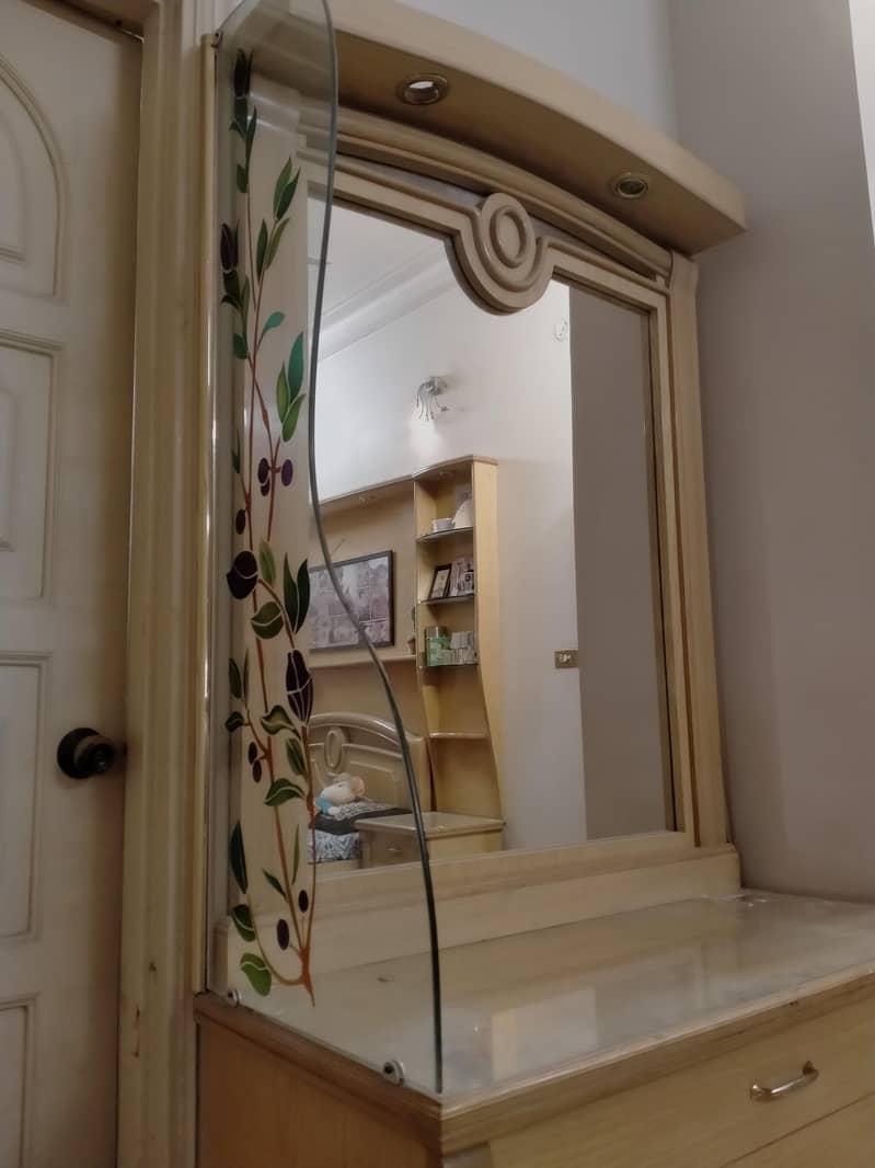 dressing table with 4 drawers 2