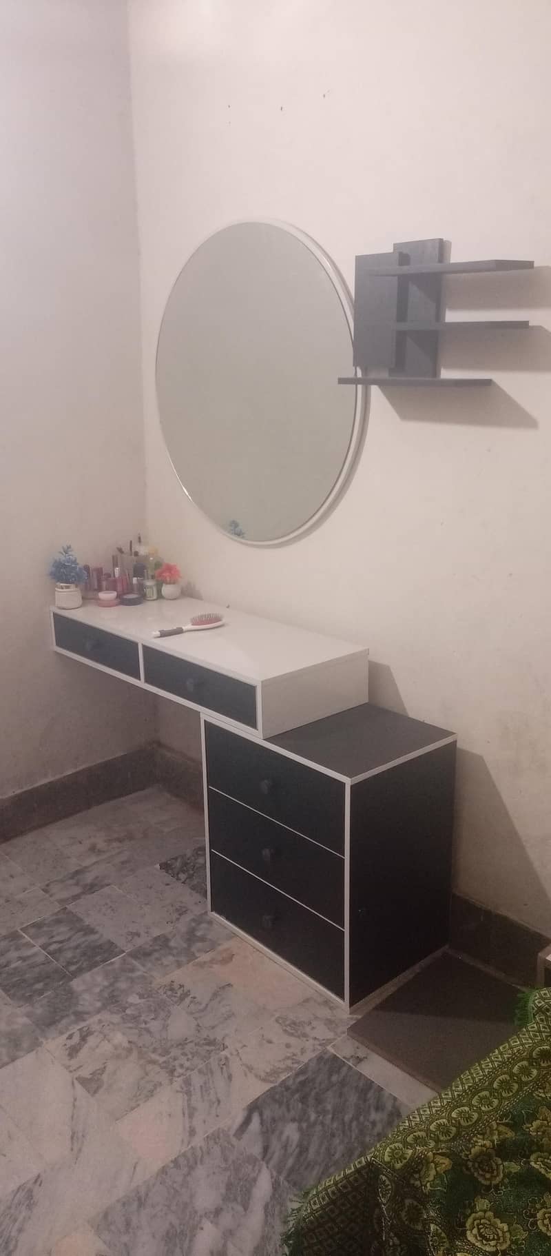 ڈریسنگ ٹیبل لوکنگ گلاس چھ ایم ایم راؤنڈ پانچ ڈرا لیمینیشن النور نوا 0
