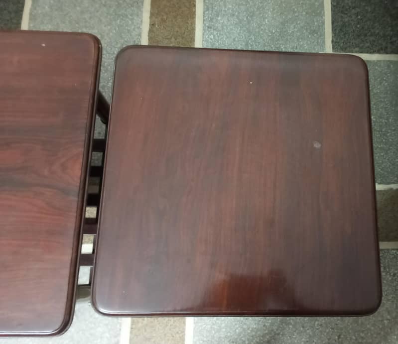 1 Central table 2 side tables 1