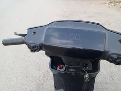 Benling crown  electric scuty