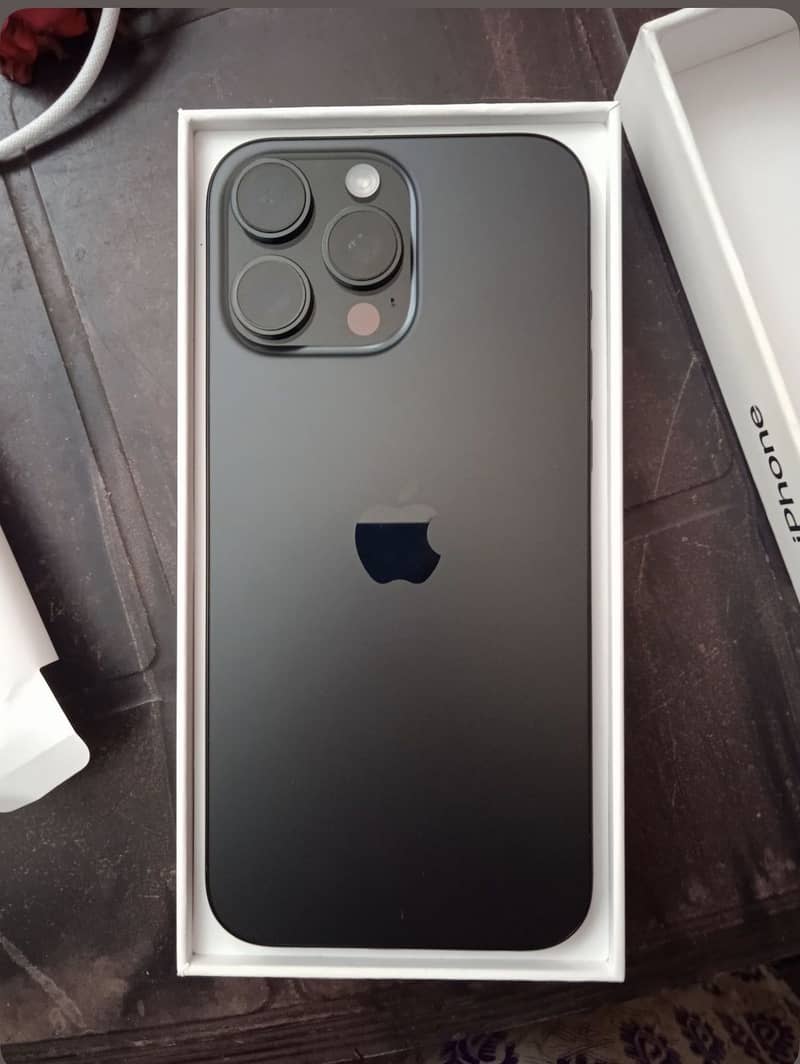 Apple iPhone 16 Pro Max 0
