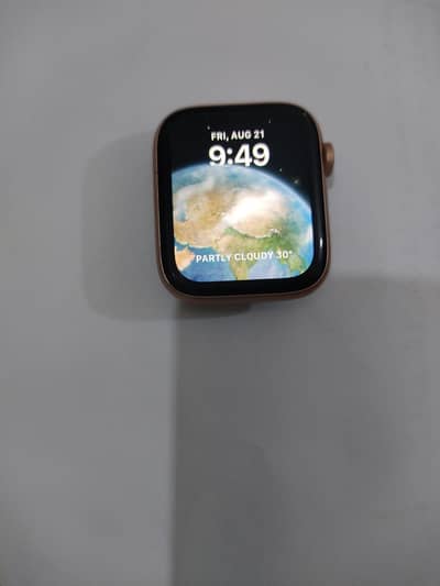 I am sale Apple Watch Series 6 GPS 44mm condition 10/10
