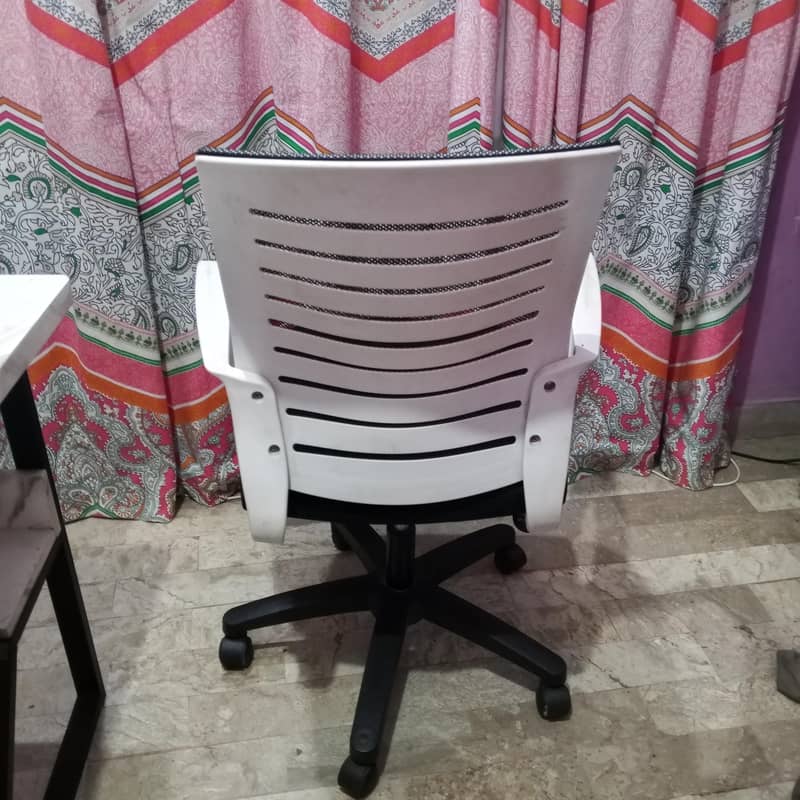 Computer table and computer chair 4