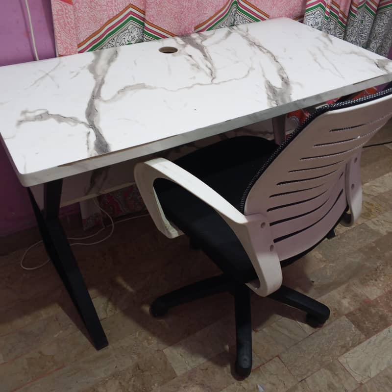 Computer table and computer chair 6