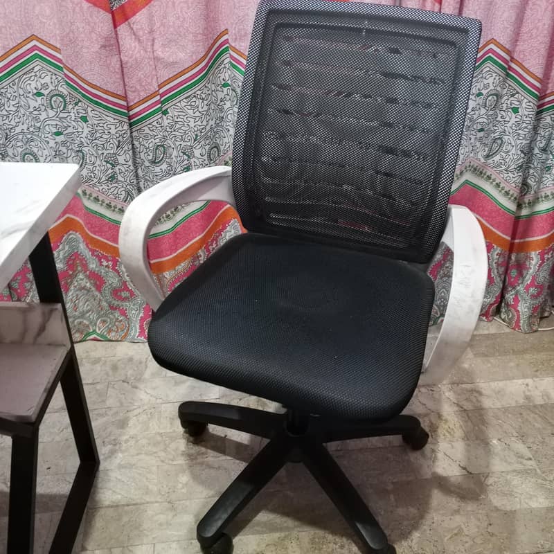 Computer table and computer chair 7