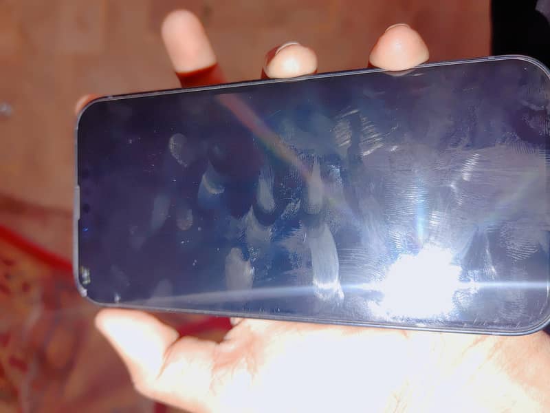 Apple iPhone 13 5