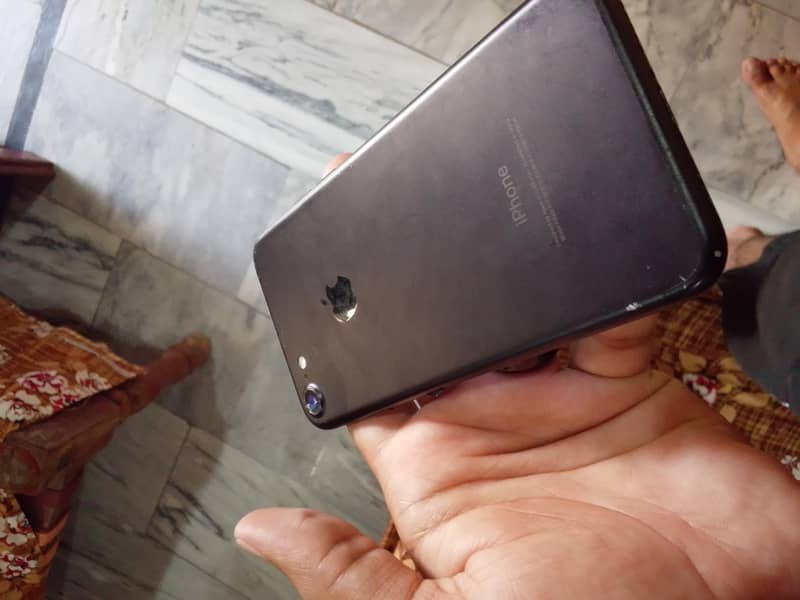 Apple iPhone 7 0