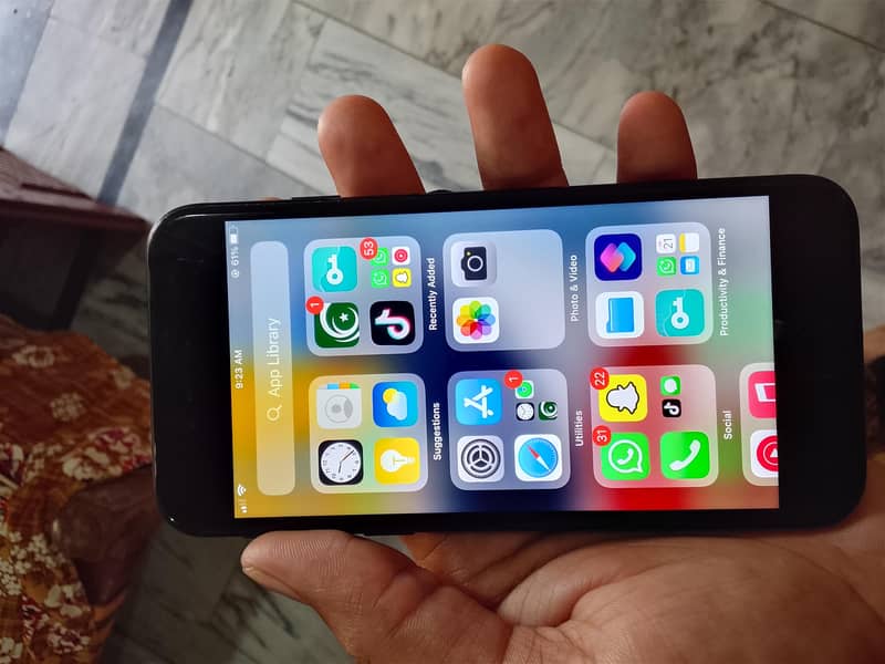 Apple iPhone 7 2