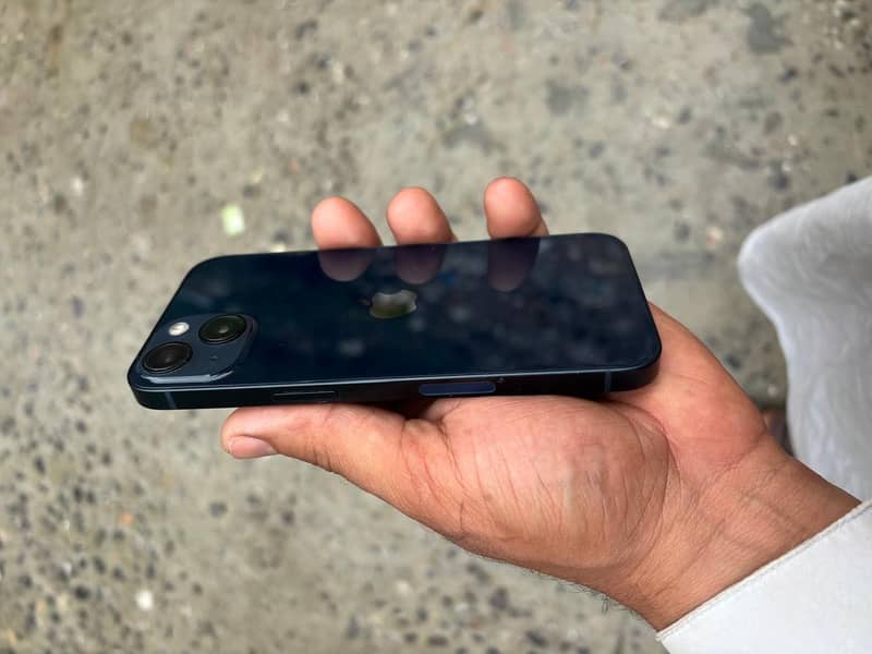 Apple iPhone 13 1