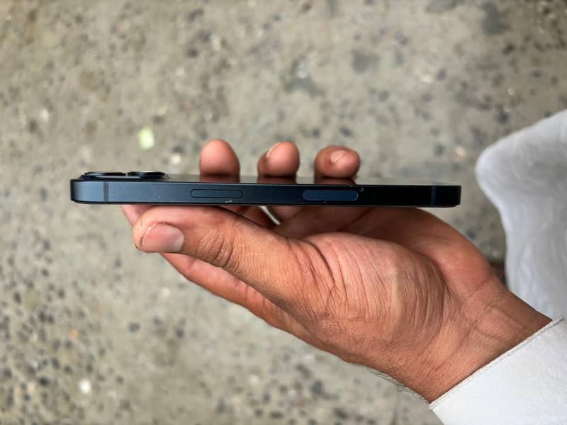Apple iPhone 13 2