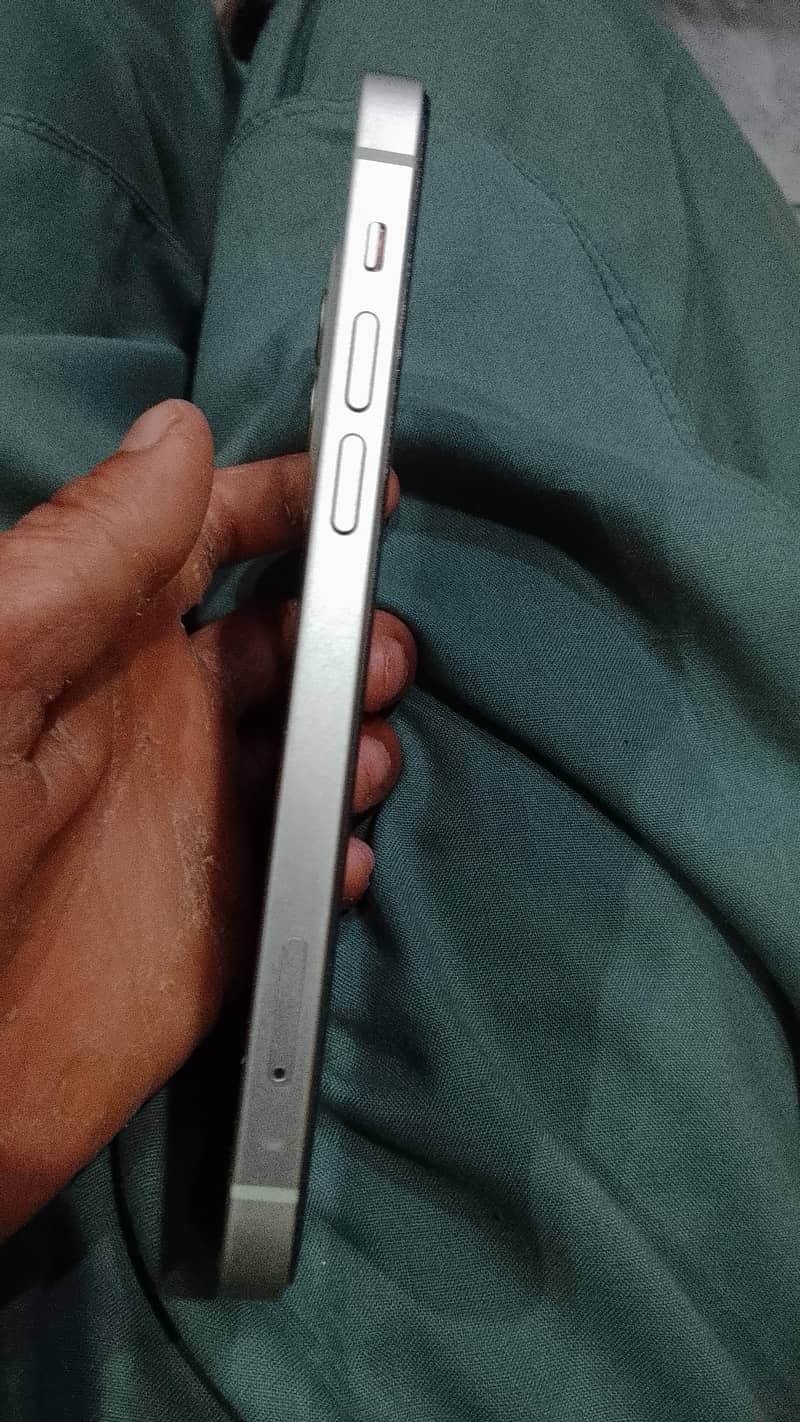 Apple iPhone 12 3