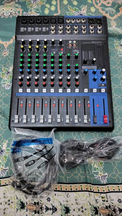 MG12XU 12-Input Channels 4-Bus Mixer with Effects and USB