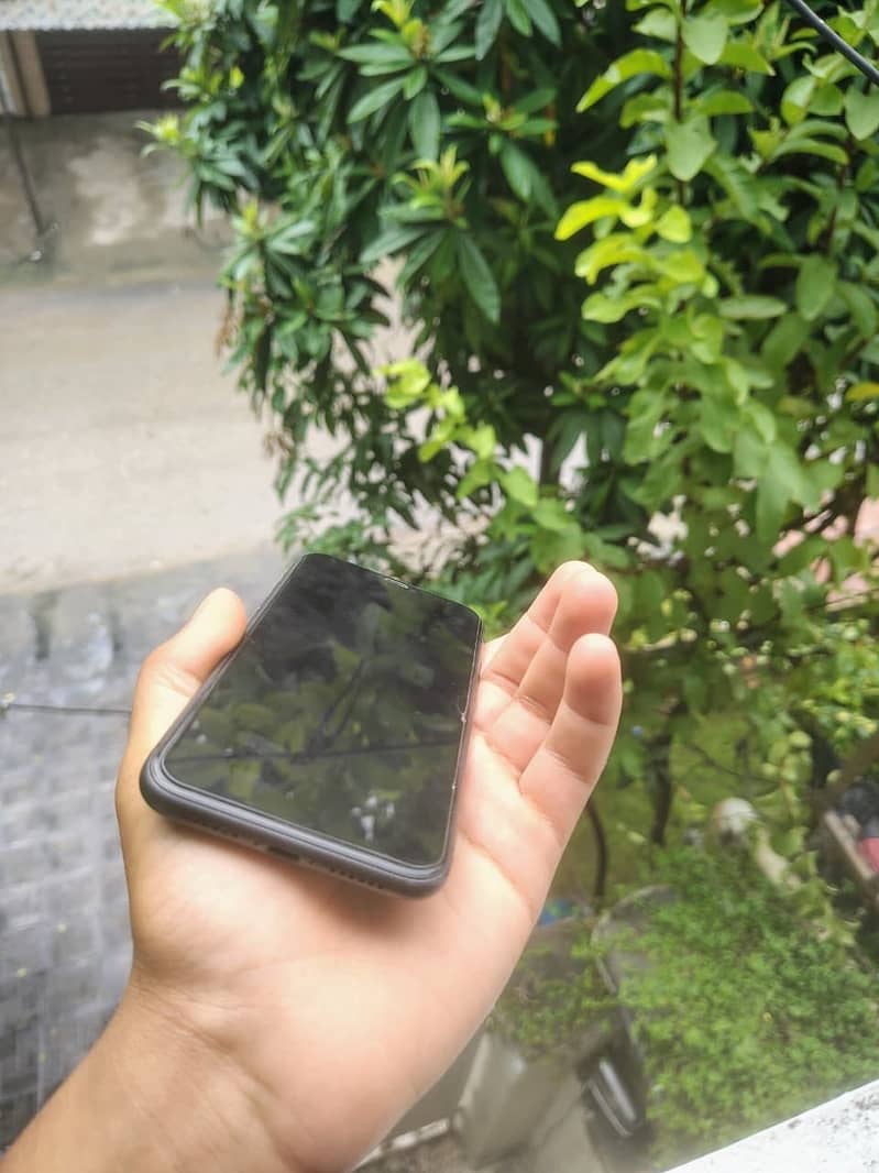 Apple iPhone 11 3
