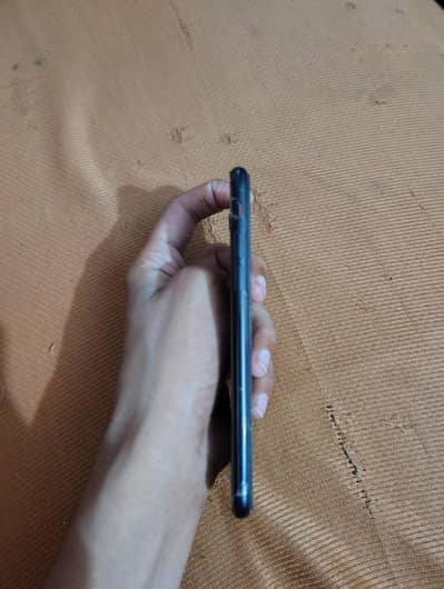 Apple iPhone SE 2020 | Black colour | 10/10 Water pack