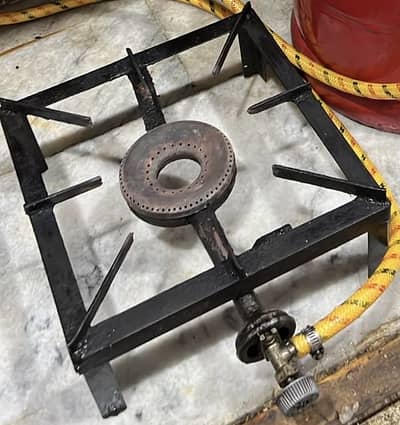 Single Stove and 4kg Cylinder with Gas Pipe