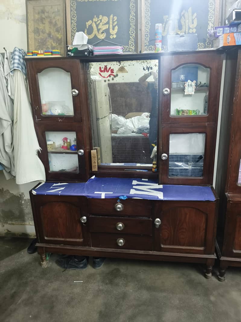 showcase and Dressing 2