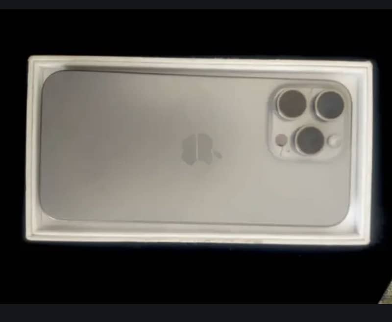 Apple iPhone 15 Pro Max 1