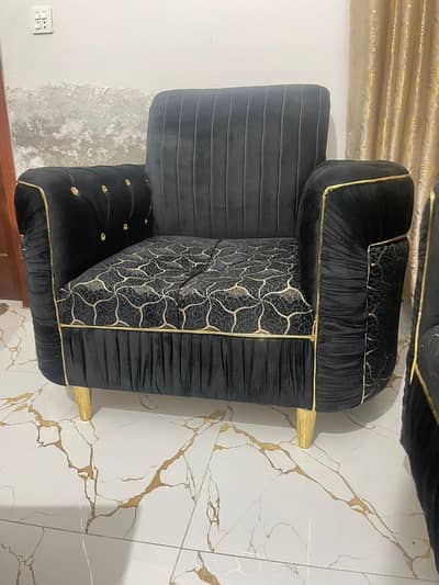 black petal sofa set 6 seater.