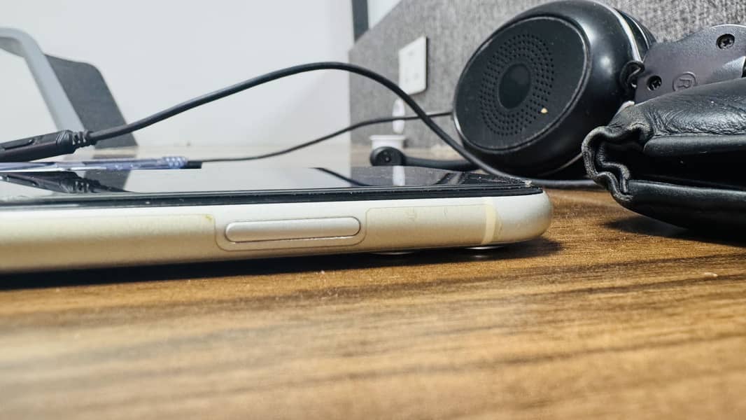 Apple iPhone 11 3