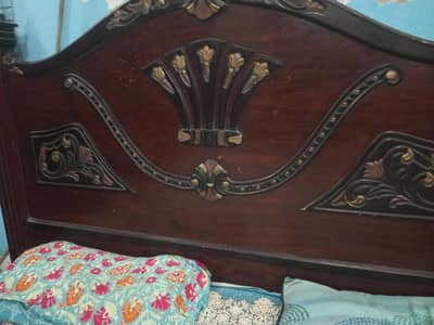bed set table all okay thoda sa user hai
