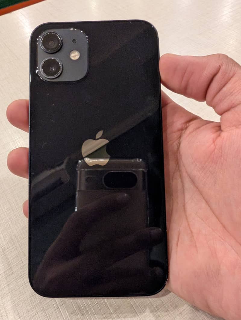 Apple iPhone 12 4