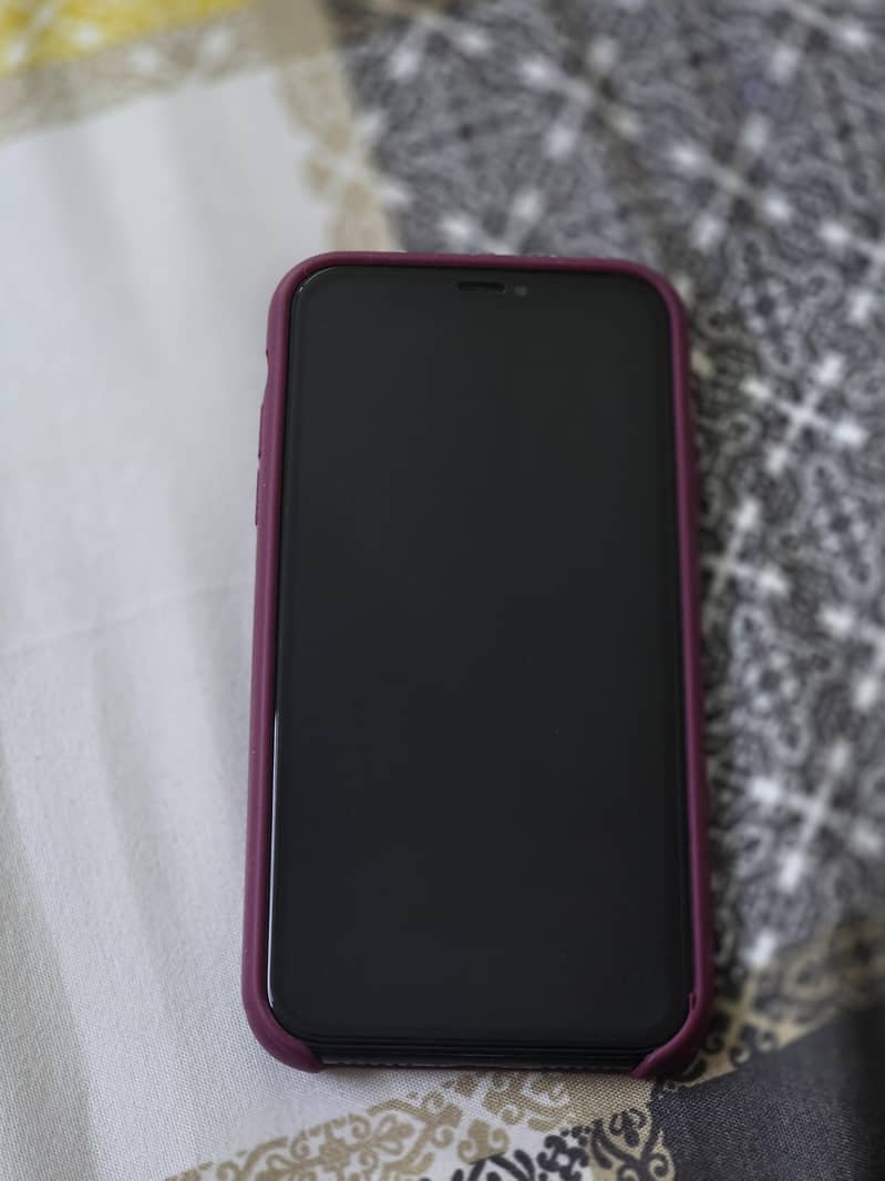 Apple iPhone XR 7