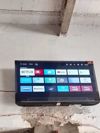 32" TCL 32L5A Brand New Condition