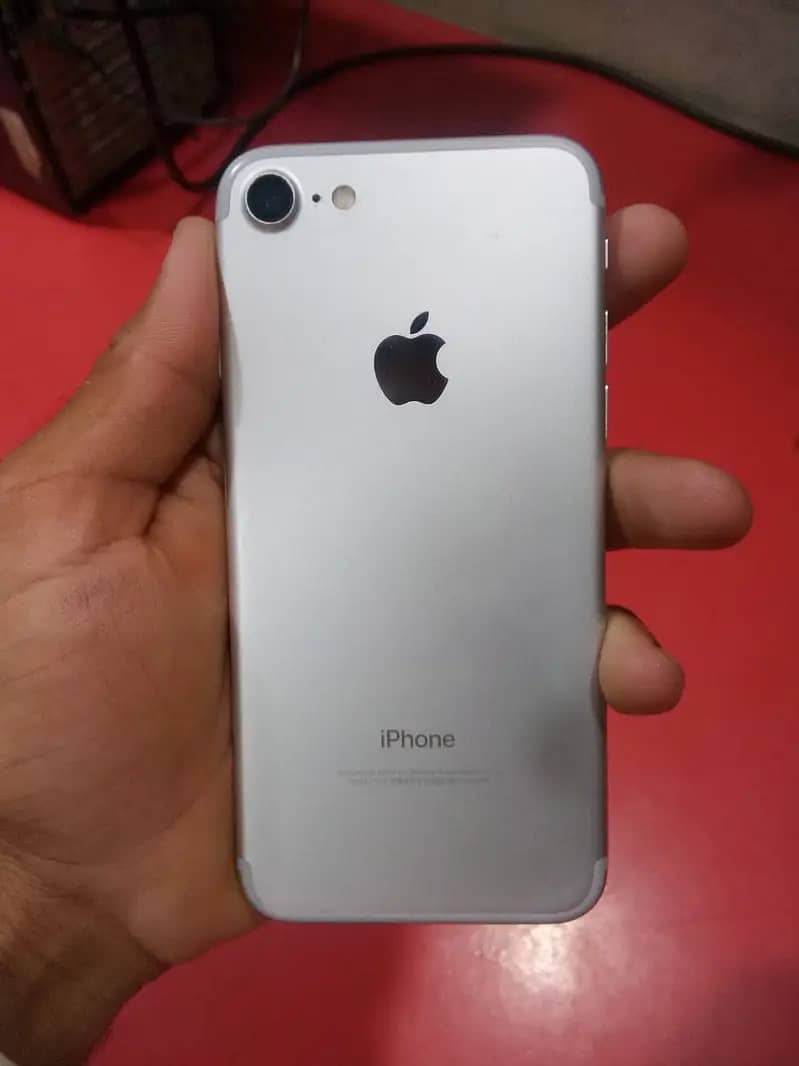 Apple iPhone 7 0